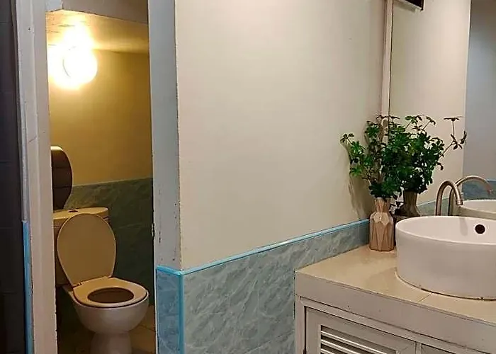 Отель Infinite Idol